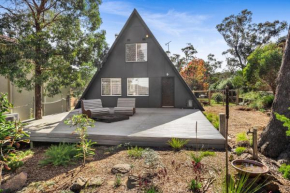 Unique Blue Mountains Hideway with Log Fire